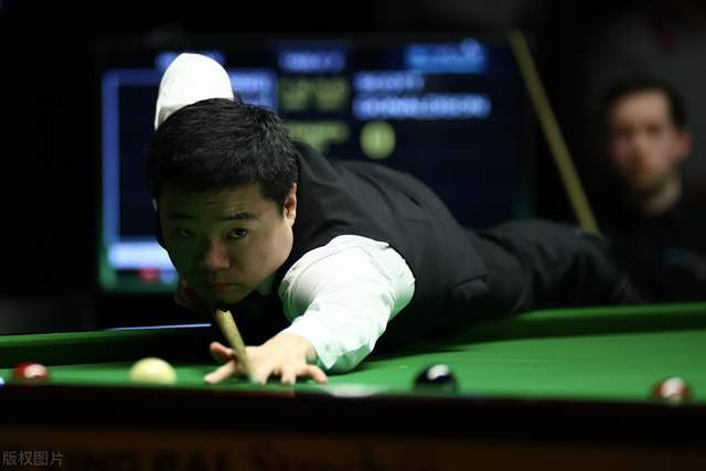 热议库里：天神下凡&大师级表演，在需要得分的时候库里站了出来.