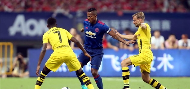 他都表现得 他都表现得