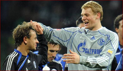 他凭借自己 他凭借自己